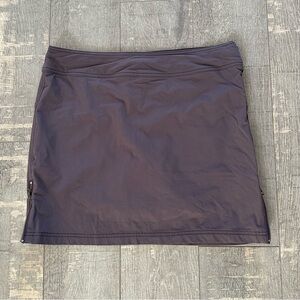 Athleta Skort Stretch Sz 8 Plum Side Zip, Back Zip Pockets, Side Zip Slits